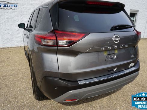 Used 2023 Nissan Rogue SV image 9