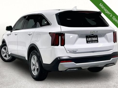 Used 2024 Kia Sorento LX FWD image 15