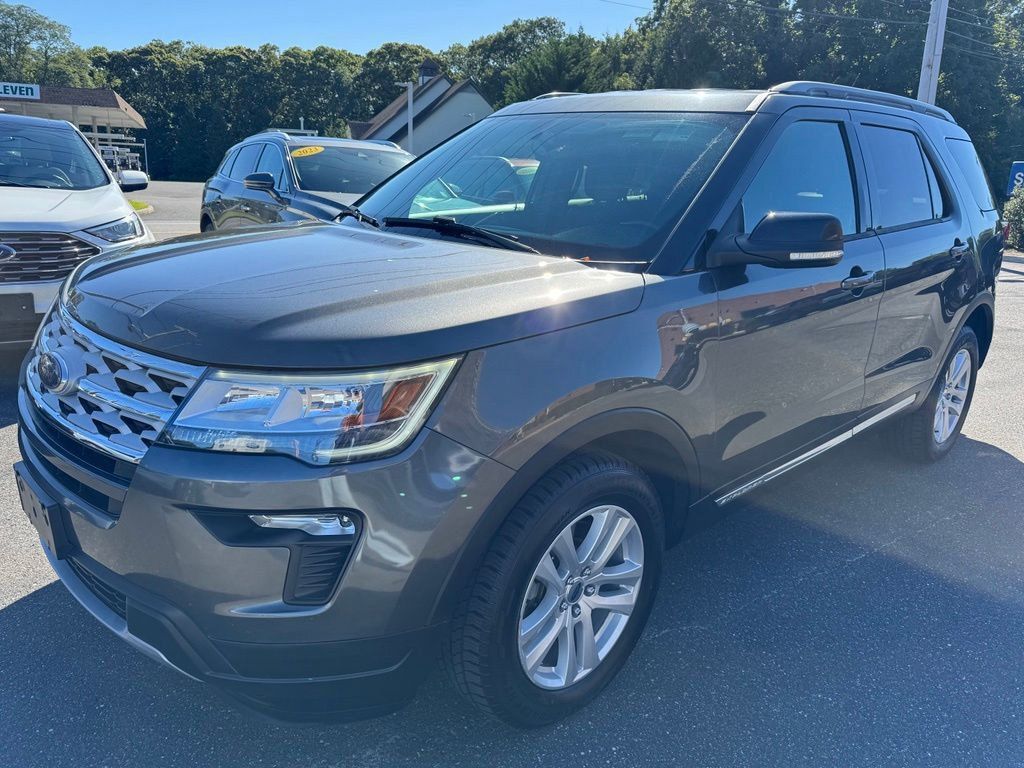 Certified 2018 Ford Explorer XLT w/ Equipment Group 201A AWD/4WD image 3