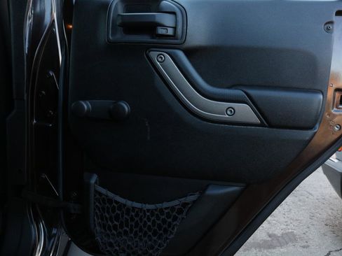 Used 2013 Jeep Wrangler Unlimited Sport image 33