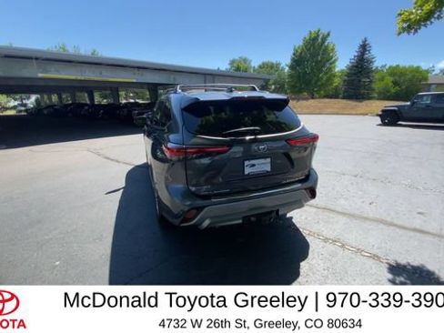 Used 2022 Toyota Highlander Platinum AWD/4WD image 5
