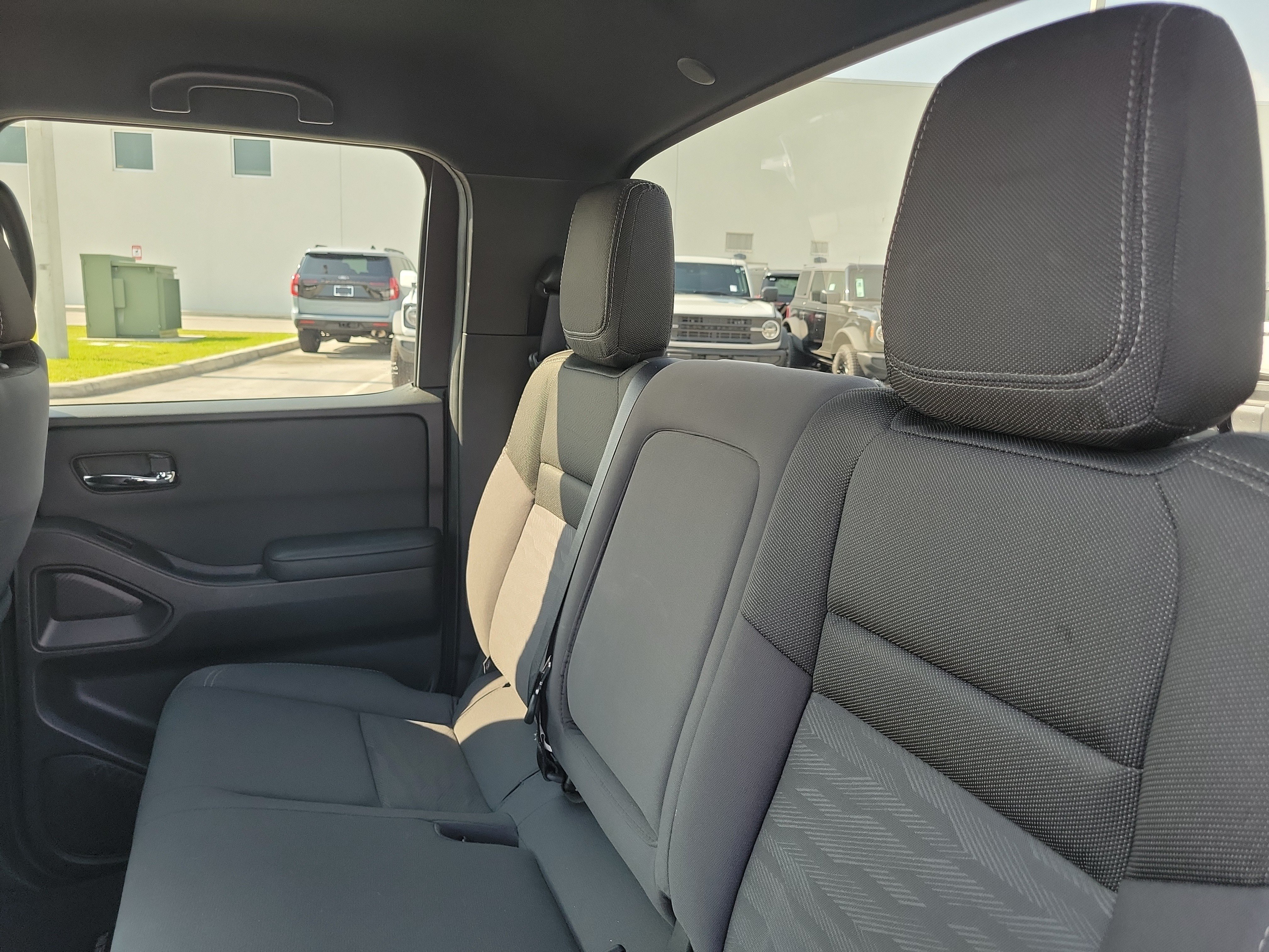 Used 2023 Nissan Frontier SV w/ Midnight Edition Package RWD image 14