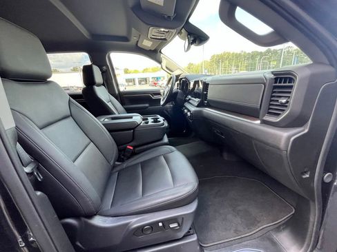 Used 2025 GMC Sierra 1500 SLT image 16