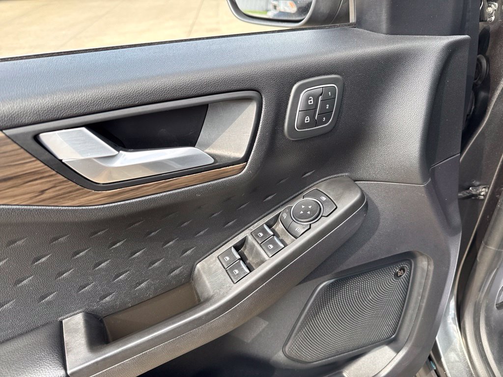 Used 2020 Ford Escape Titanium AWD/4WD image 23