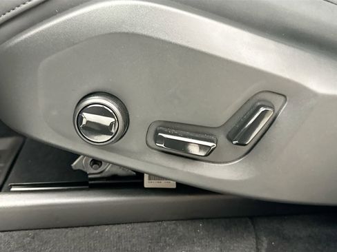 Certified 2025 Volvo XC90 T8 Plus w/ Protection Package Premier image 20