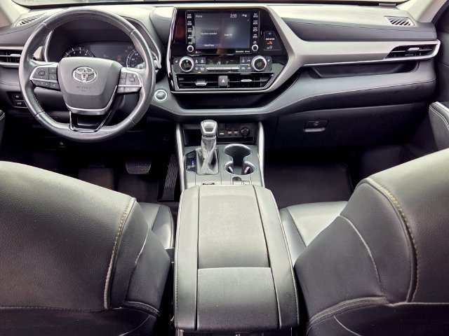 Used 2020 Toyota Highlander XLE FWD image 8