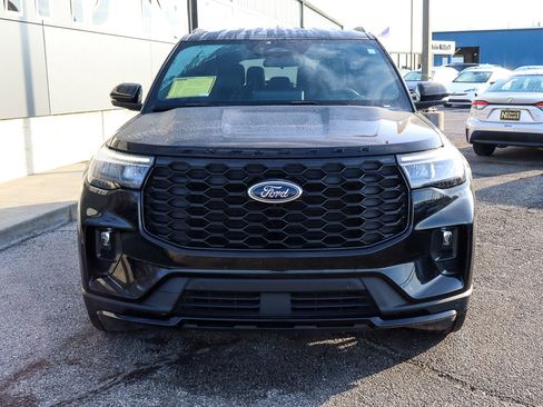 Used 2025 Ford Explorer ST-Line w/ ST-Line Street Pack image 2