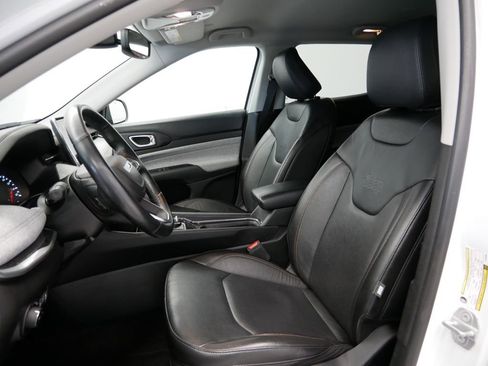 Certified 2022 Jeep Compass Latitude image 3