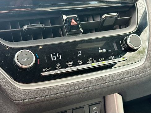 Used 2023 Toyota Corolla Cross AWD Hybrid image 16
