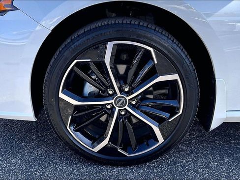Used 2025 Nissan Altima 2.5 SR AWD/4WD image 11