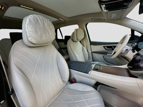 Used 2023 Mercedes-Benz EQS 580 4MATIC SUV w/ Pinnacle Trim Package image 31
