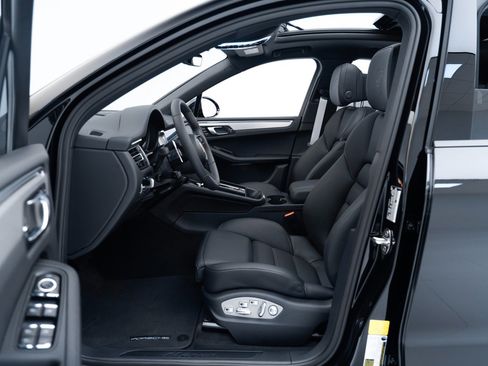 Certified 2023 Porsche Macan AWD/4WD image 14