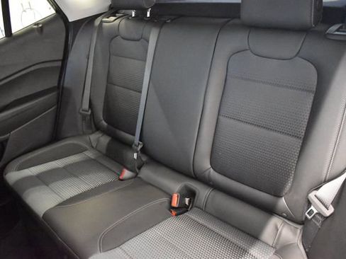 Used 2025 Chevrolet Trax LT w/ LT Convenience Package FWD image 7