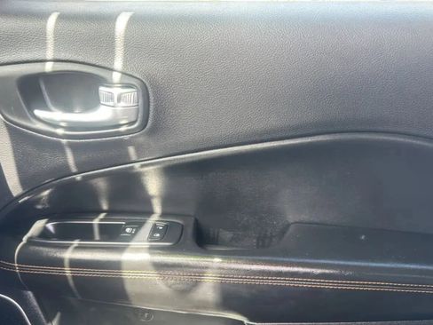 Used 2018 Jeep Compass Limited w/ Navigation Group FWD image 18