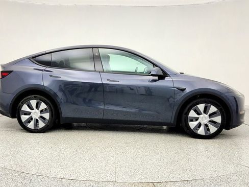 Used 2023 Tesla Model Y AWD image 4