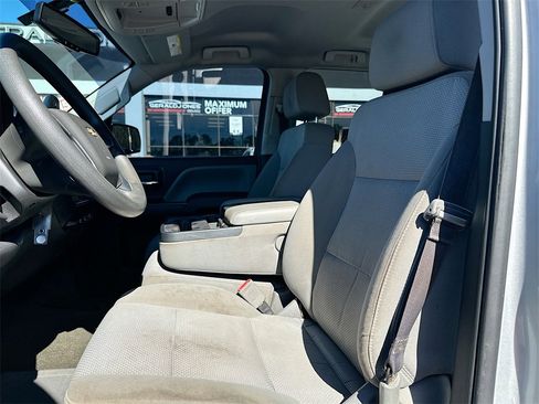 Used 2017 Chevrolet Silverado 1500 Custom w/ Custom Convenience Package image 8