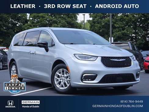 Used 2024 Chrysler Pacifica Touring-L FWD image 1