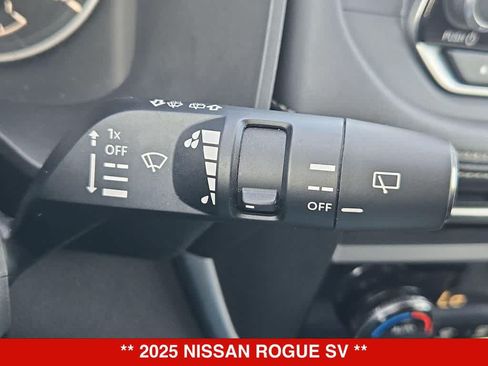 Used 2025 Nissan Rogue SV AWD/4WD image 25
