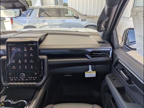 New 2026 GMC Yukon XL AT4 w/ AT4 Premium Plus Package AWD/4WD image 4