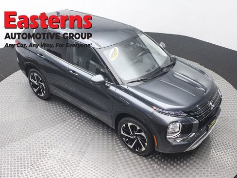 Used 2024 Mitsubishi Outlander SE AWD/4WD image 3