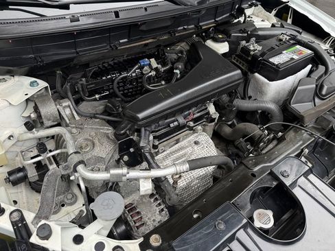 Used 2019 Nissan Rogue SL w/ Premium Package image 29