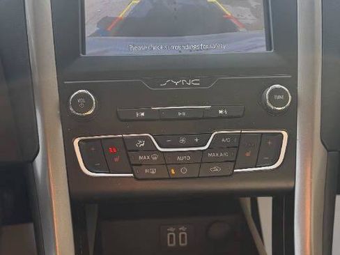 Used 2020 Ford Fusion SEL image 18