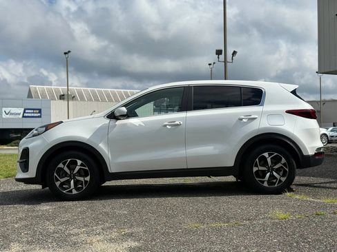 Used 2022 Kia Sportage LX FWD image 2