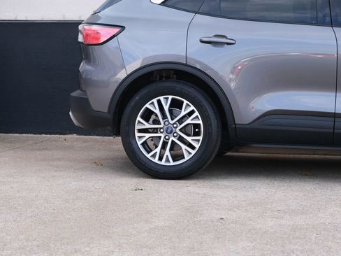Used 2022 Ford Escape SEL FWD image 12