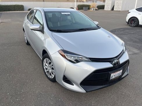 Used 2019 Toyota Corolla LE image 3
