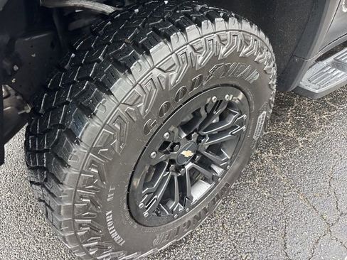 Used 2025 Chevrolet Silverado 1500 ZR2 w/ Technology Package image 3