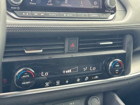 Used 2025 Nissan Rogue SV FWD image 23