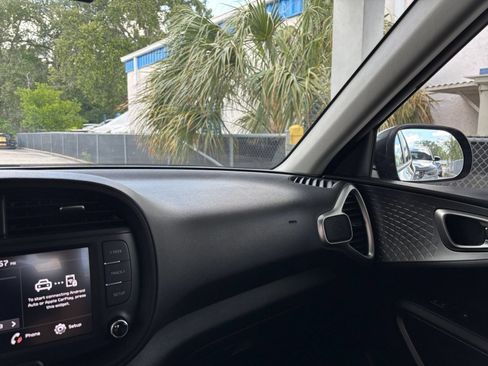 Used 2025 Kia Soul LX w/ LX Technology Package FWD image 35
