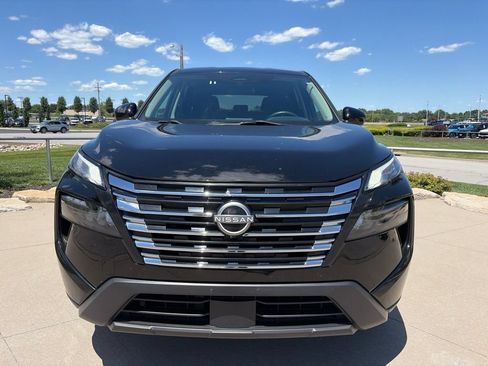 Used 2024 Nissan Rogue SV AWD/4WD image 3