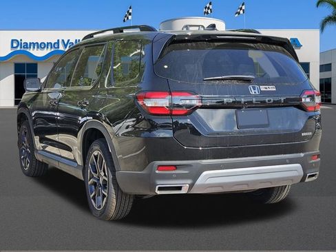 New 2025 Honda Pilot Touring image 4