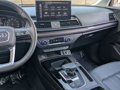 Used 2023 Audi Q5 2.0T Premium w/ Convenience Package image 9
