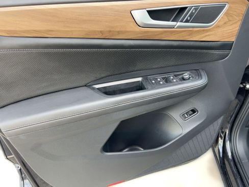 Used 2024 Volkswagen Atlas SE image 12