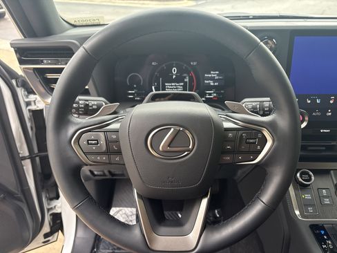 Used 2025 Lexus GX 550 w/ Accessory Package (2T) AWD/4WD image 17