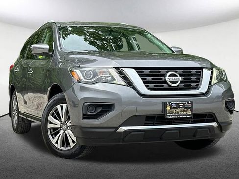 Used 2019 Nissan Pathfinder S AWD/4WD image 2