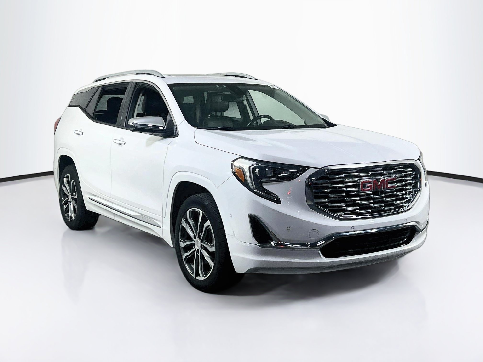 Used 2018 GMC Terrain Denali w/ Advanced Safety Package AWD/4WD image 3