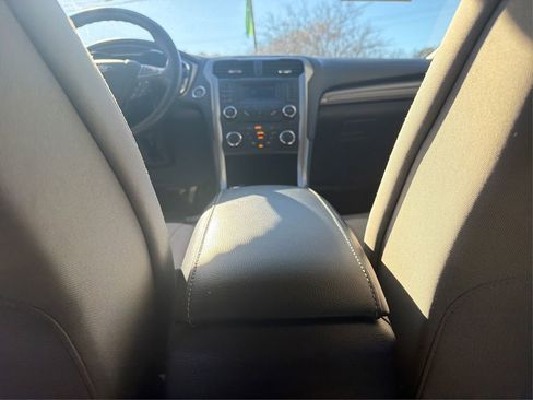 Used 2018 Ford Fusion S image 22