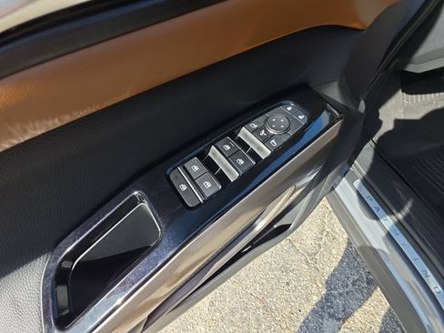 Used 2024 Nissan Pathfinder Platinum FWD image 13