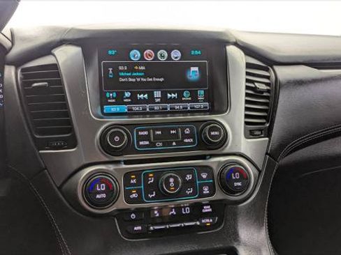 Used 2018 Chevrolet Suburban LS RWD image 30