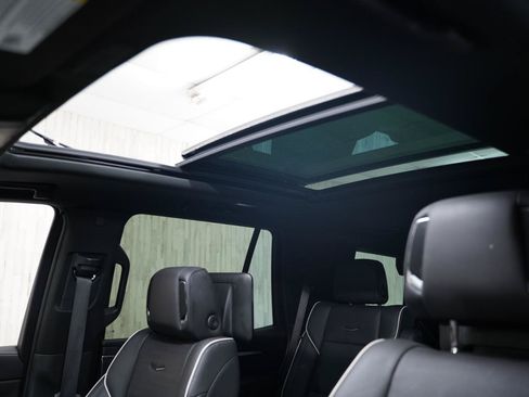Used 2025 Cadillac Escalade Premium Luxury AWD/4WD image 25