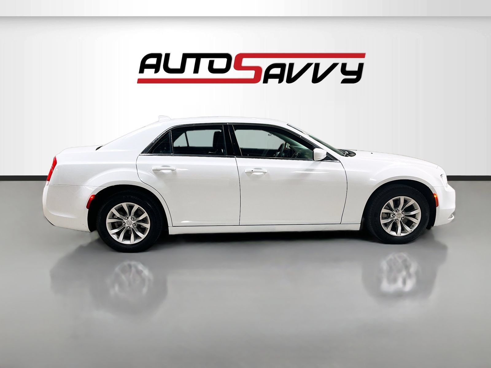 Used 2023 Chrysler 300 Touring RWD image 8