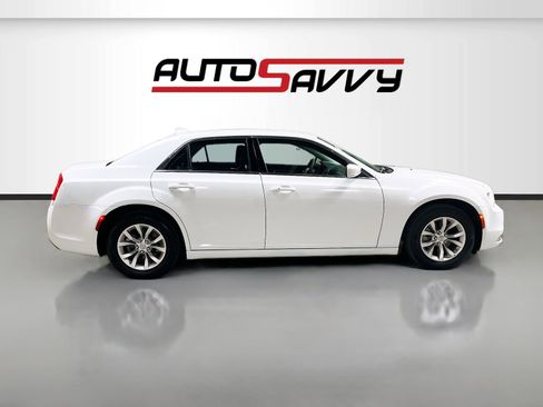 Used 2023 Chrysler 300 Touring RWD image 8