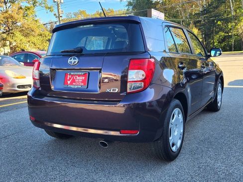 Used 2010 Scion xD image 2