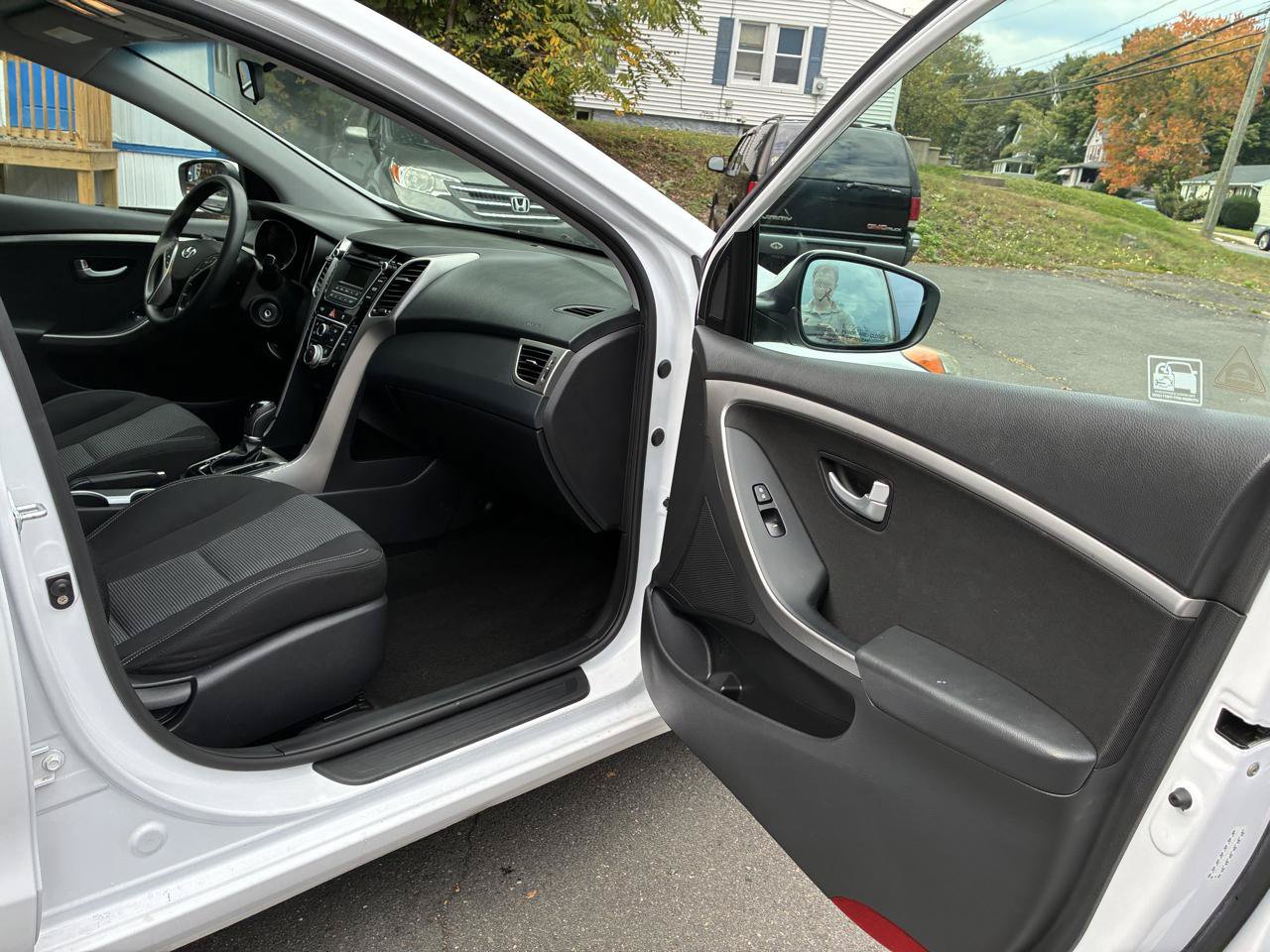 Used 2017 Hyundai Elantra GT FWD image 18