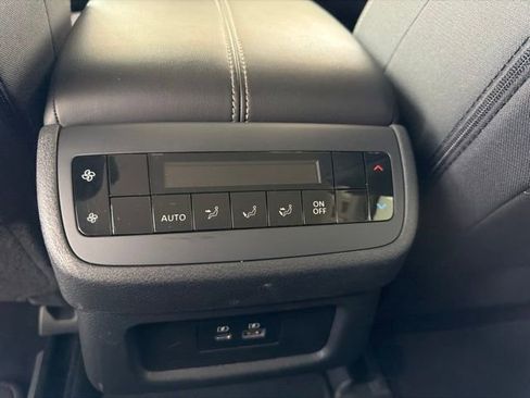 Used 2025 Nissan Pathfinder SV AWD/4WD image 17