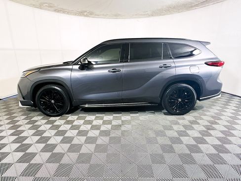 Used 2023 Toyota Highlander XSE FWD image 6