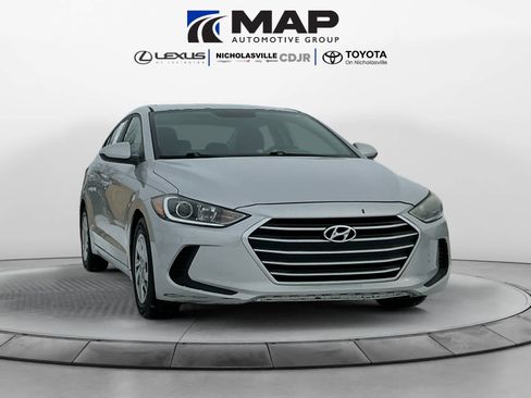 Used 2018 Hyundai Elantra SE w/ Cargo Package image 7